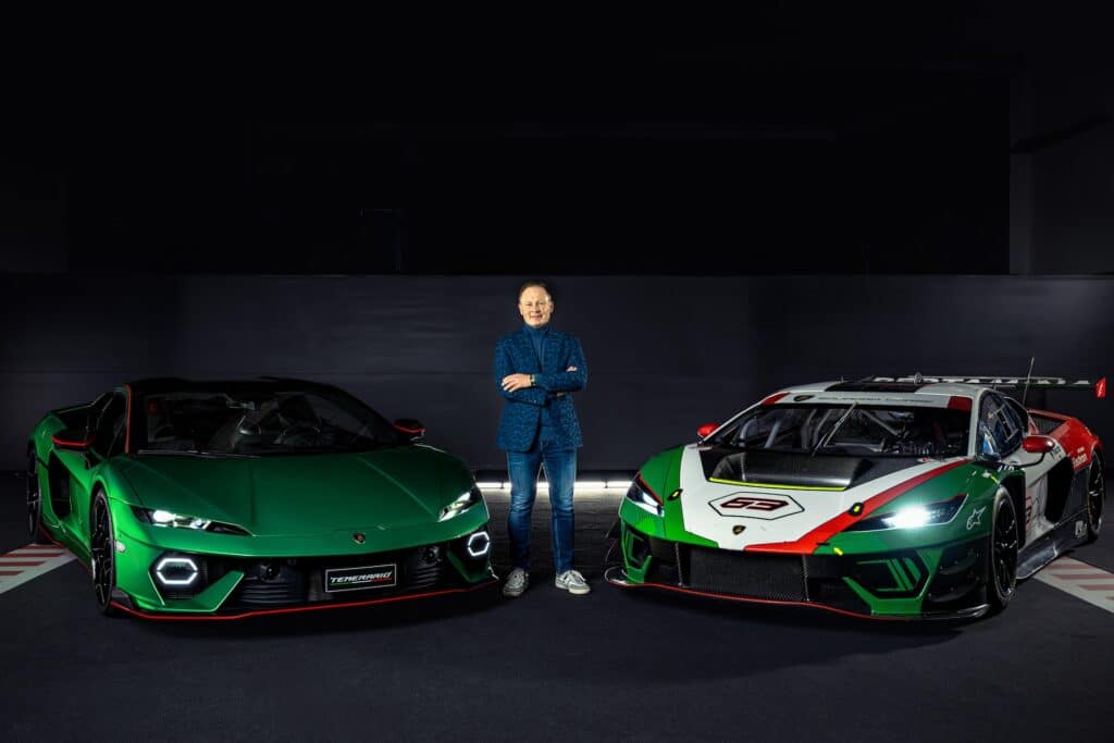 Mitja Borkert con la Temerario stradale e la Temerario GT3 (© Media Lamborghini)