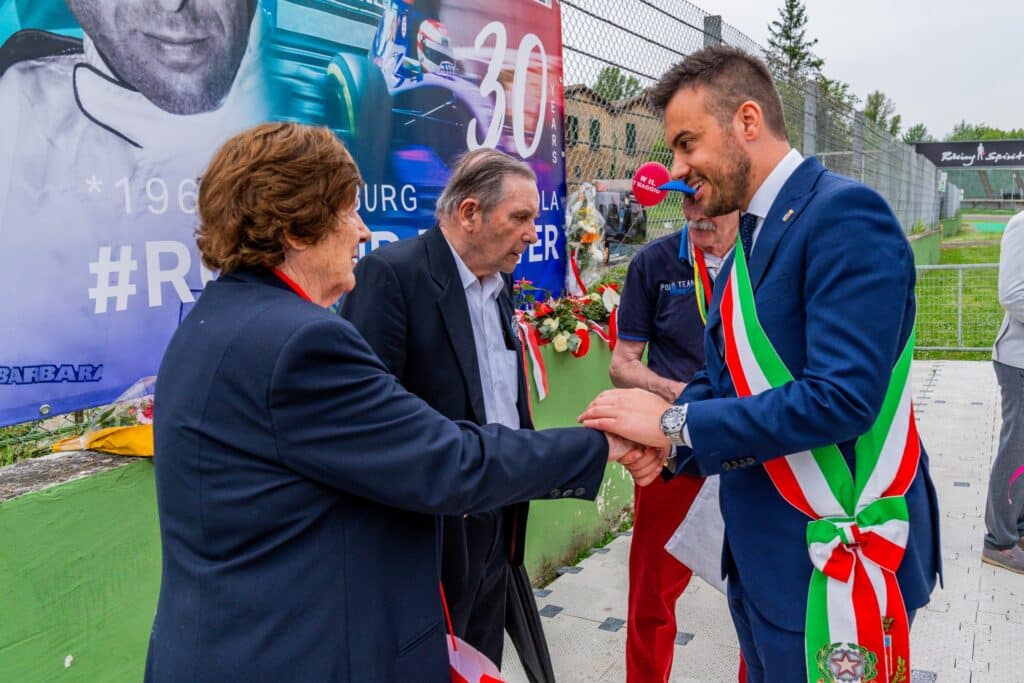 I genitori di Ratzenberger alla commemorazione del 2024 (© Autodromo Imola)