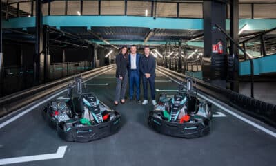 Vicky Piria e Matteo Bobbi con il sindaco di Imola Marco Panieri durante l'inaugurazione di Theway Kart