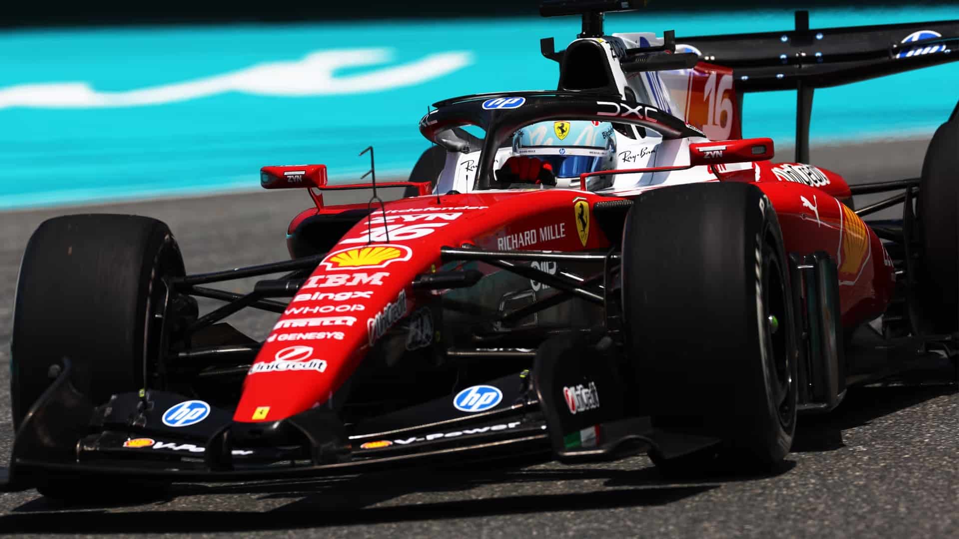 Charles Leclerc sulla pista di Miami (© f1.com)
