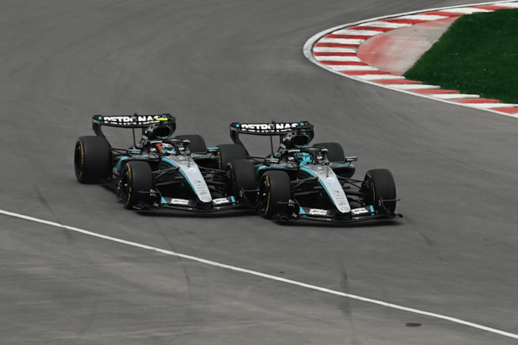 La battaglia tra Antonelli e Russell durante la Sprint Race del GP del Canada di F1 (© formula1.com)