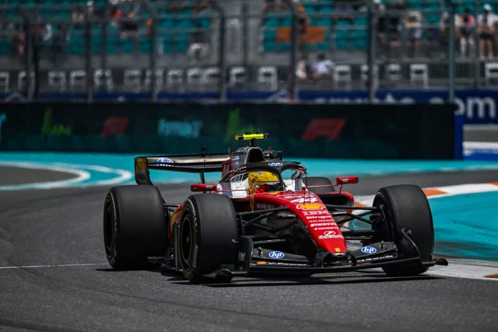 Lewis Hamilton in azione durante il GP di Miami 2026