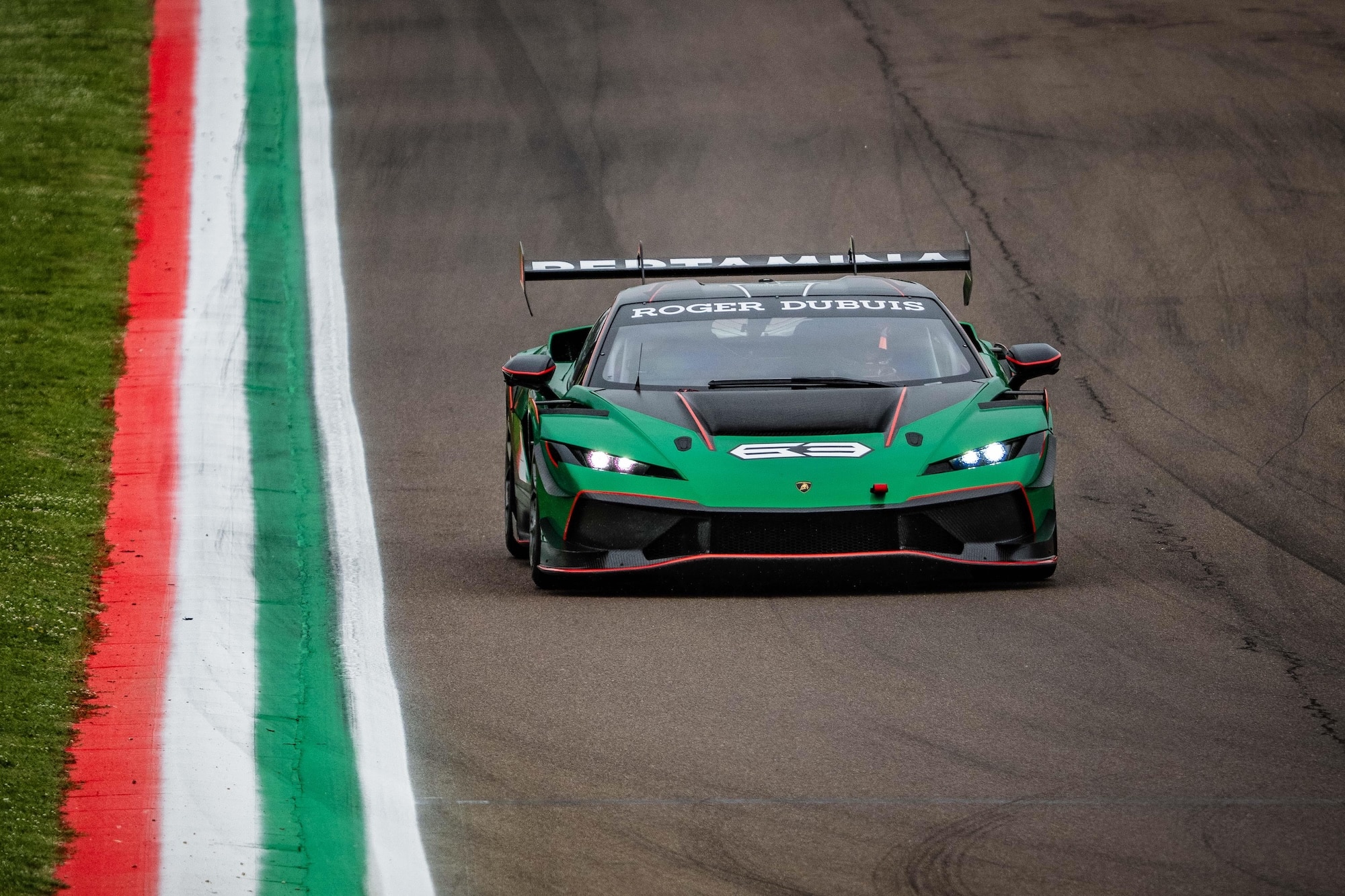 La Lamborghini Temerario Super Trofeo in pista a Imola (© Lamborghini)