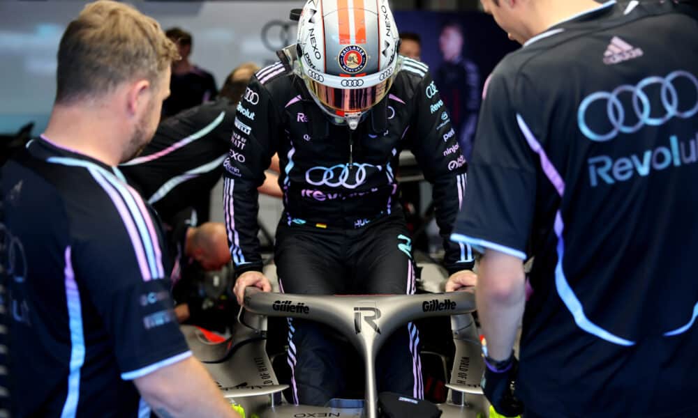 La tuta Audi per il GP di Miami (© AudiF1.com)