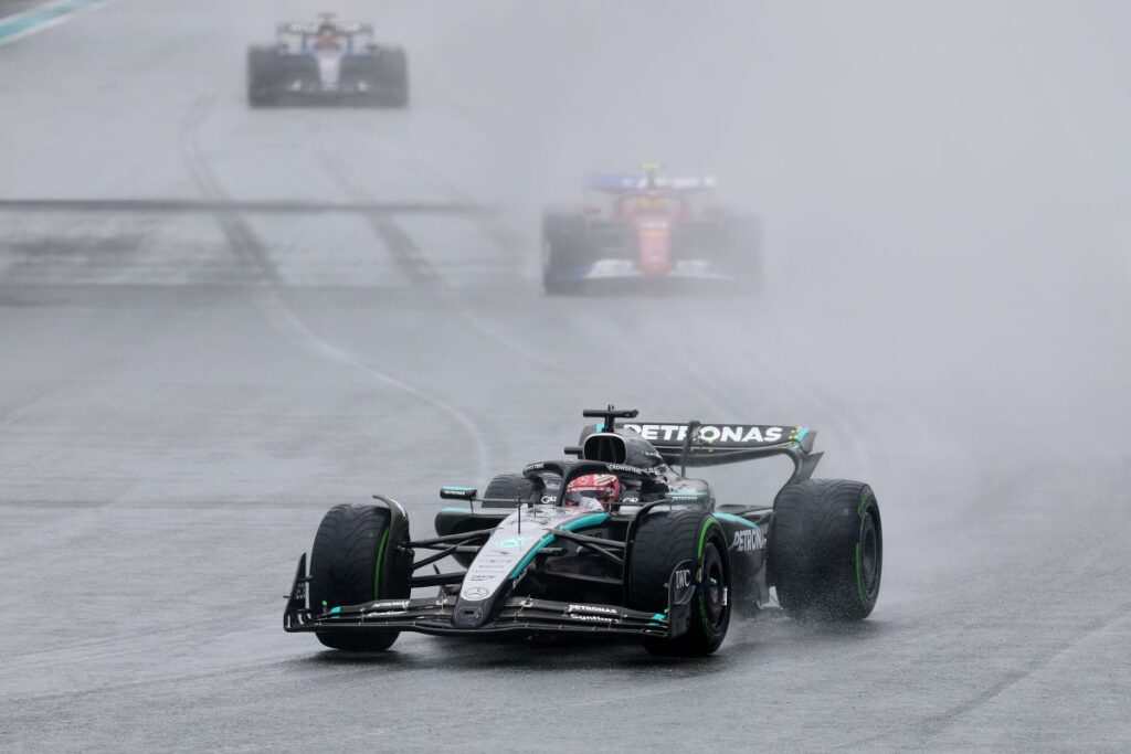 Forte pioggia a Miami durante la sprint del 2025 (© Mercedes AMG F1)