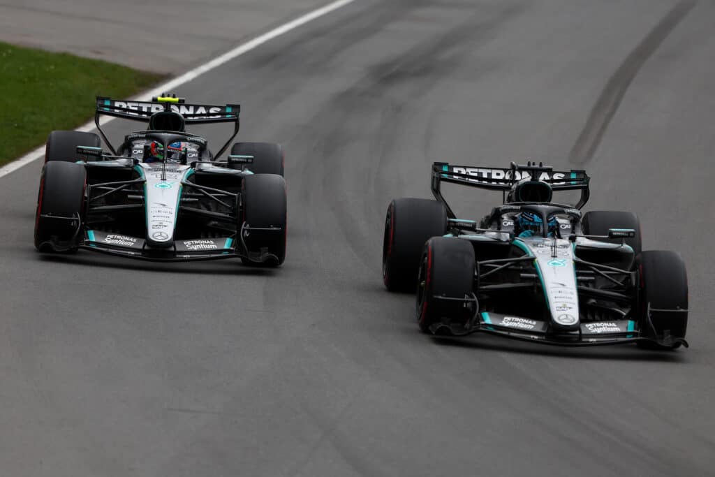 La battaglia tra Antonelli e Russell nel GP del Canada (© mercedesamgf1.com Media Centre)