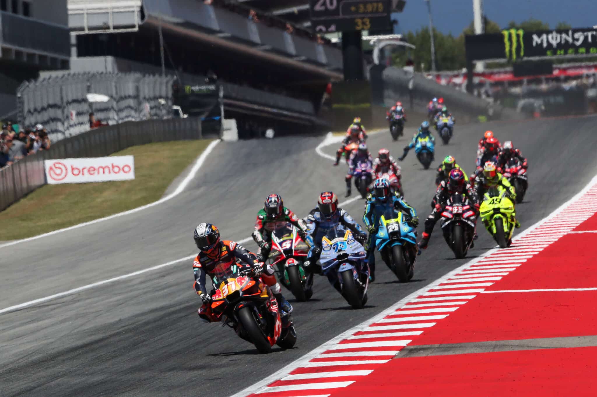 I protagonisti della MotoGP in azione a Barcellona