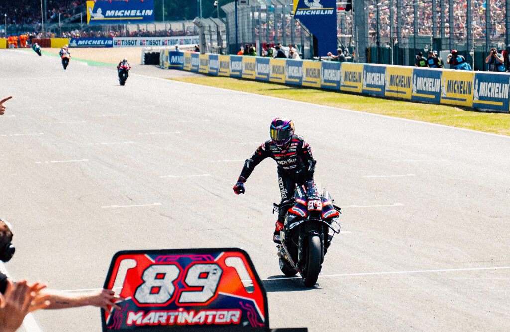 Jorge Martin a Le Mans (© aprilia.com)