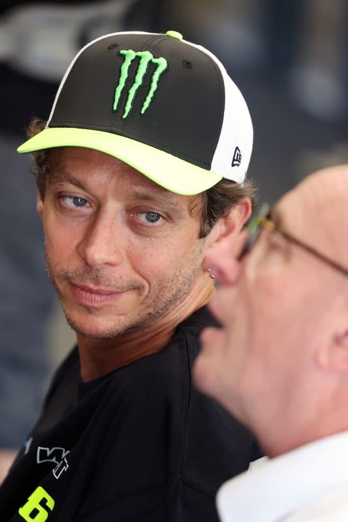 Valentino Rossi e il team principal Team WRT Vincent Vosse (© SRO/JEP)
