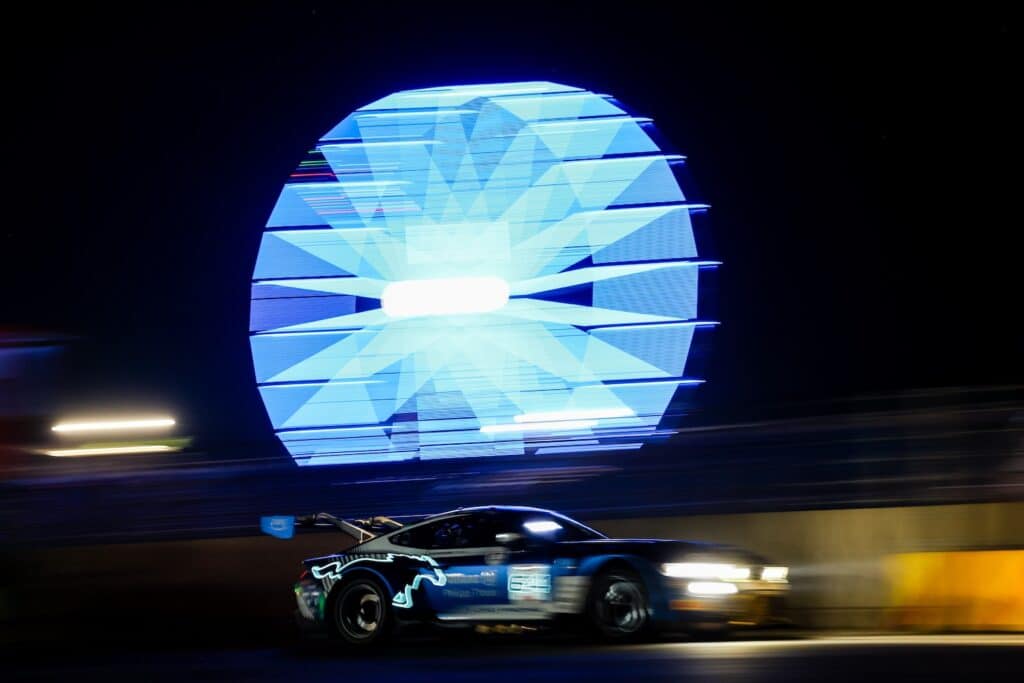 La #64 Ford Mustang nella notte di Spa (© SRO/JEP)