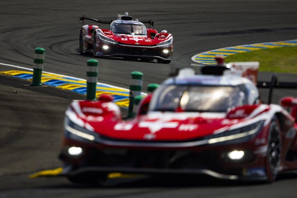 Le Toyota in pista a Le Mans (© FIA WEC / DPPI)