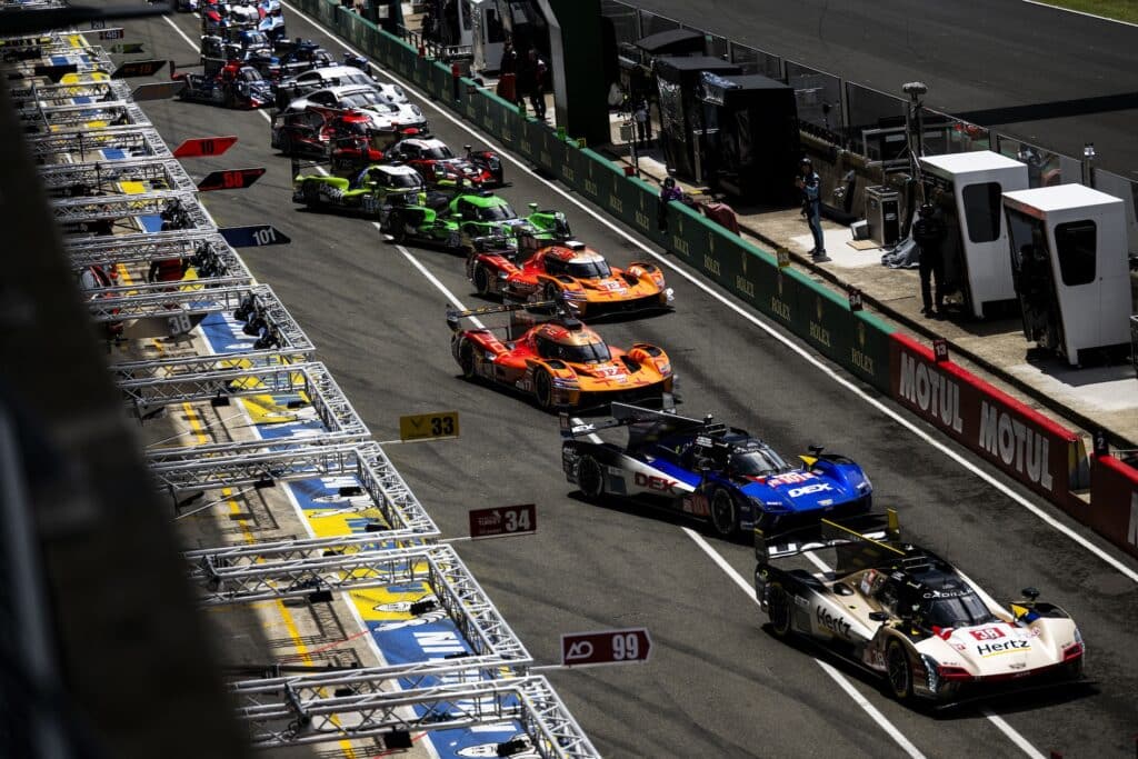 Le Hypercar nella pit lane di Le Mans (© FIA WEC / DPPI)