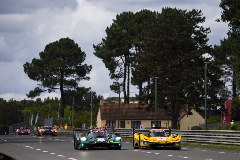 La #83 Ferrari AF Corse e la #009 Aston Martin (© FIA WEC / DPPI)