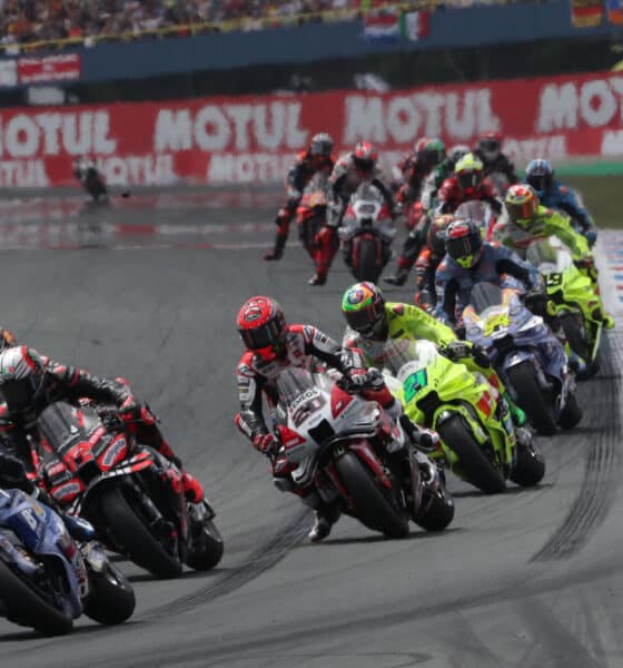 La MotoGP in azione as Assen nel 2025