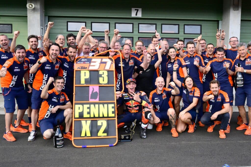 Pedro Acosta festeggia il primo podio della ua carriera a Brno
