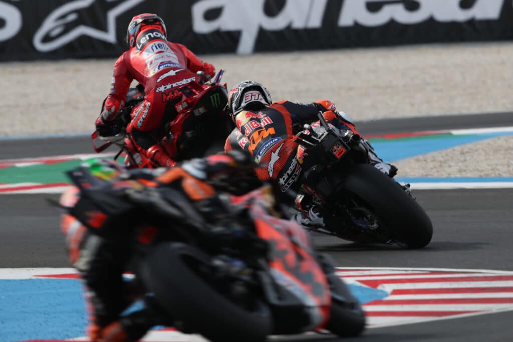 Marc Marquez e Pedro Acosta in azione a Balaton nel 2025