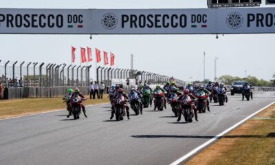 La partenza della Superpole Race SBK del Round di Donington Park 2026 (© worldsbk.com)