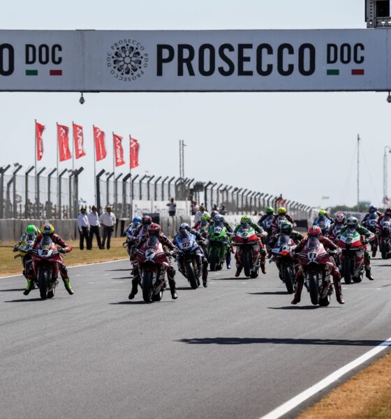 La partenza della Superpole Race SBK del Round di Donington Park 2026 (© worldsbk.com)