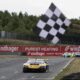 Bortolotti sotto la bandiera a scacchi a Oschersleben (© Lamborghini)
