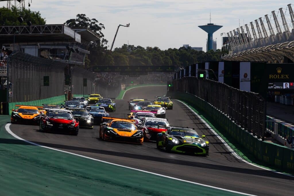 Le LMGT3 durante la 6 Ore di San Paolo 2025 (© WEC/ DPPI)