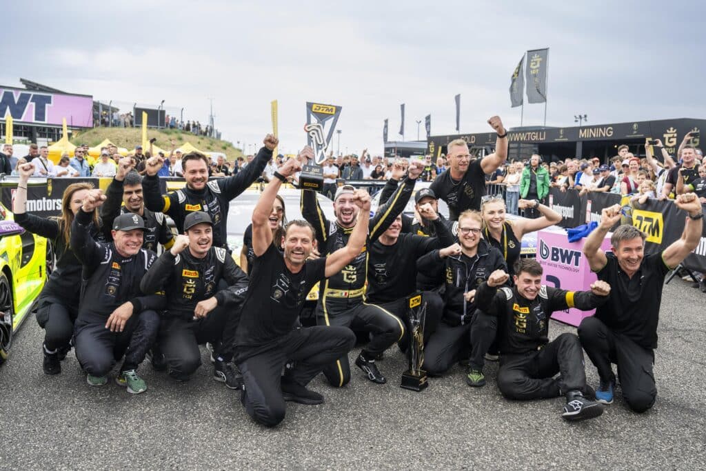 I festeggiamenti del Team TGI by GRT a Oschersleben (© Lamborghini)