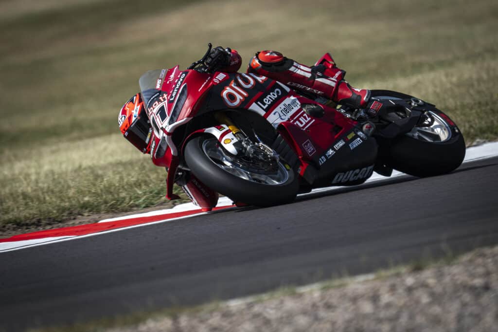 Nicolò Bulega durante il Round SBK 2026 di Donington Park (© Ducati Media House)