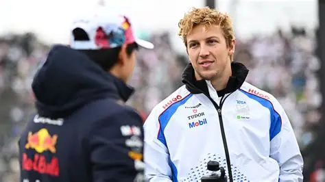 Liam Lawson e Yuki Tsunoda dopo lo scambio tra i team di Red Bull (© formula1.com)