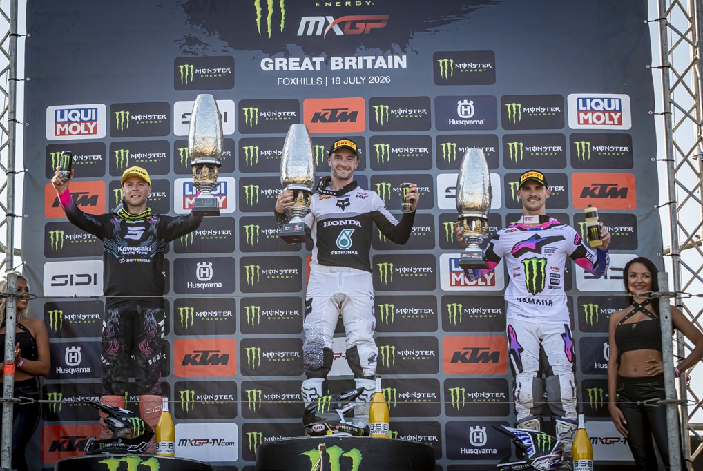 Il podio del MXGP di Gran Bretagna 2026 a Foxhills (© mxgp.com)