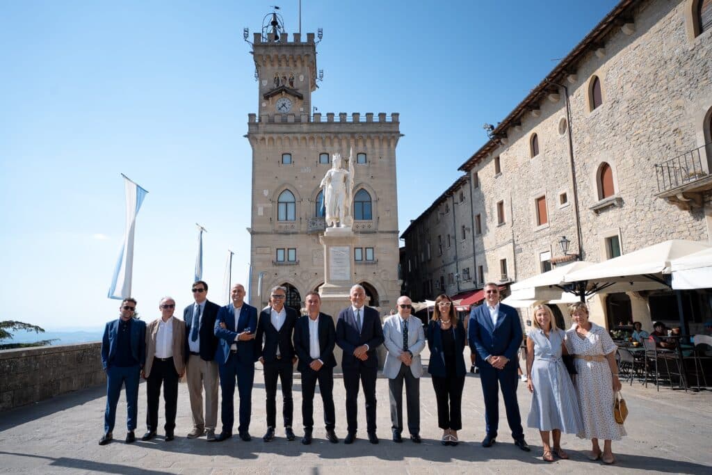 Carmelo Ezpeleta e i promotori del GP MotoGP di Misano a San Marino (© Misano World Circuit)