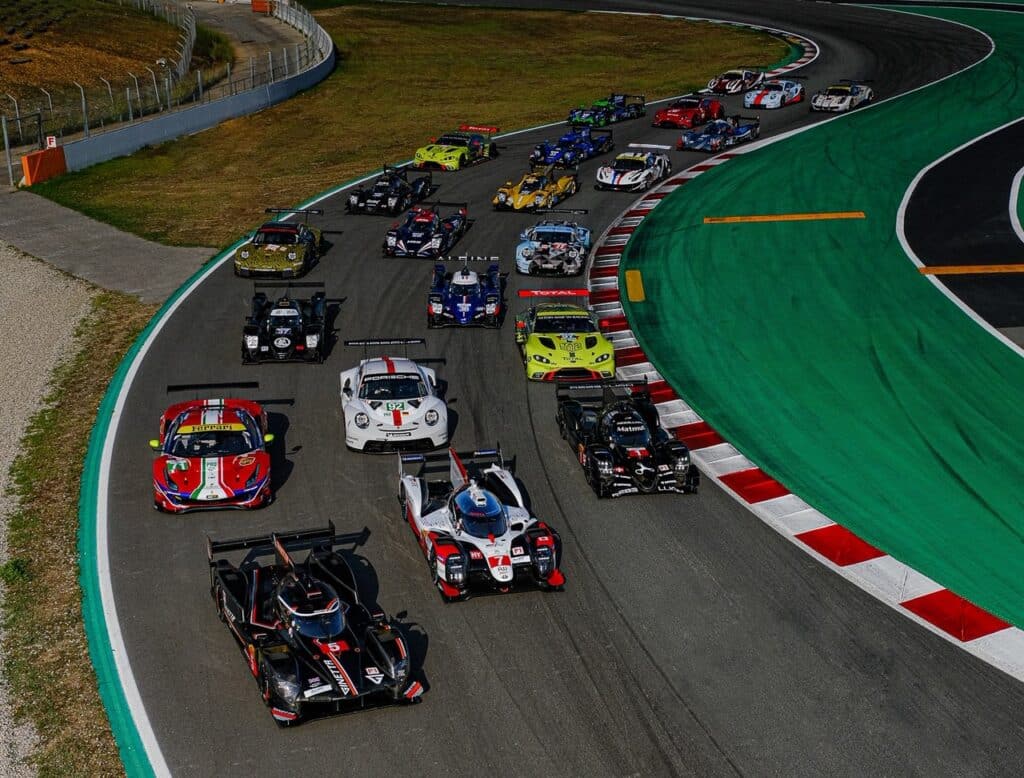 La foto di gruppo del Prologo 2019 a Barcellona (© fiawec.com)