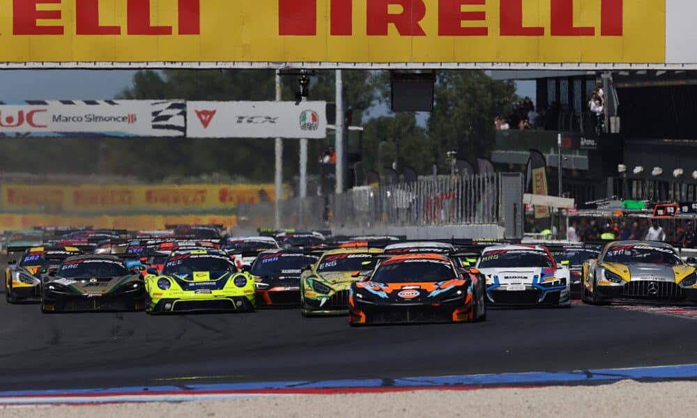 La partenza di Gara 2 del Round di Misano GT World Challenge nel 2025 (© SRO/JEP)