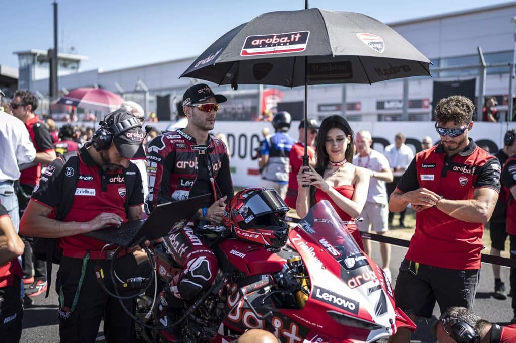 Iker Lecuona in griglia di partenza a Donington (© Ducati Media House)