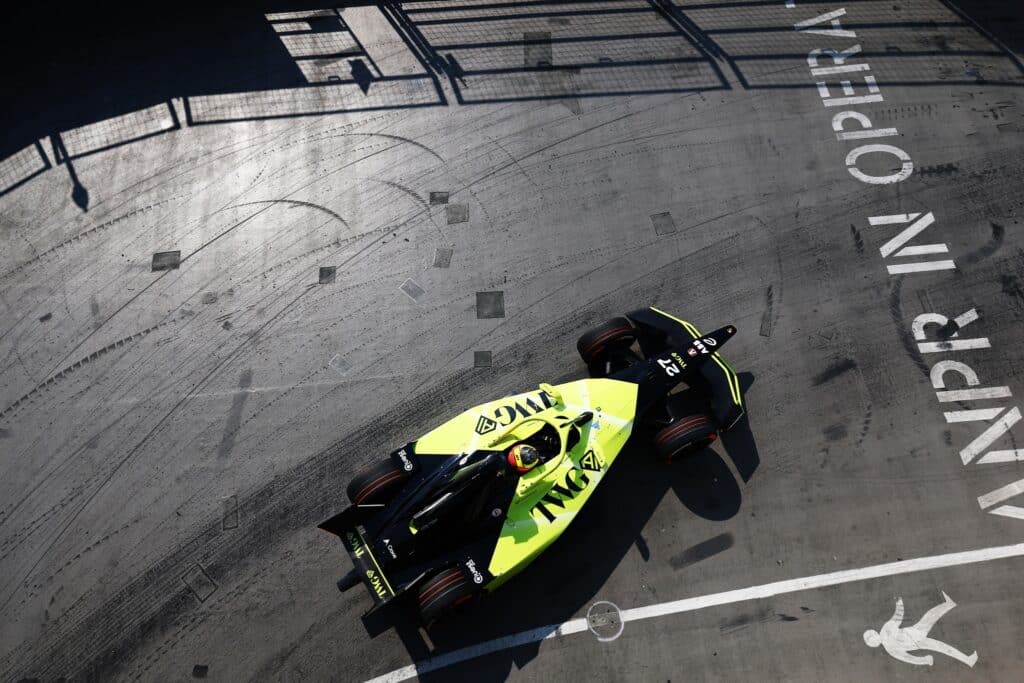 dennis formula e londra