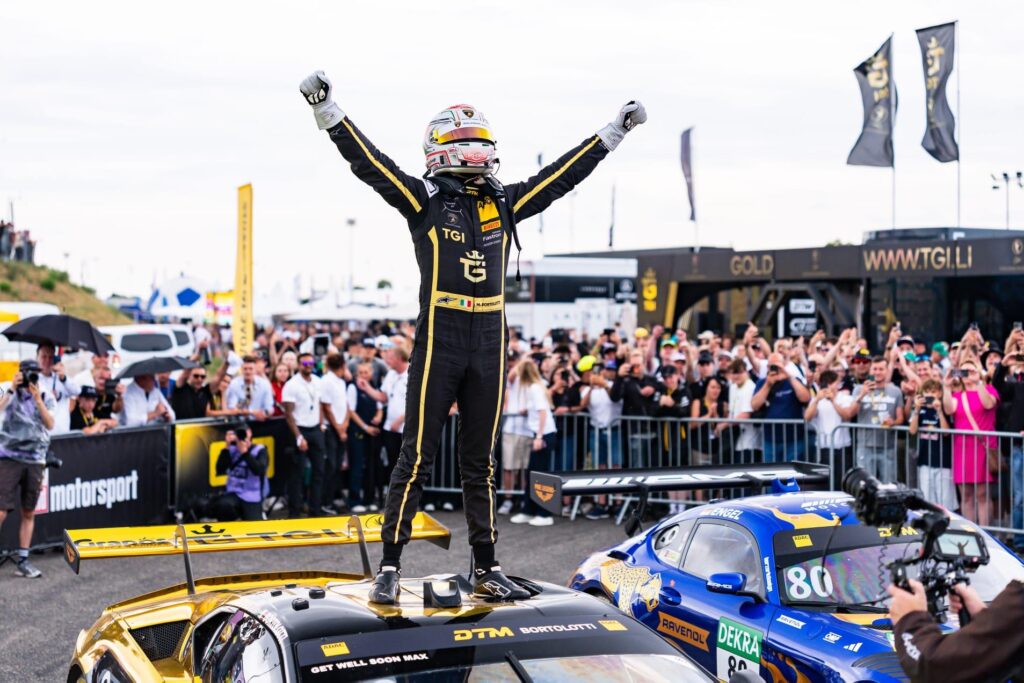 Mirko Bortolotti festeggia la vittoria nel DTM in Gara 2 a Oschersleben