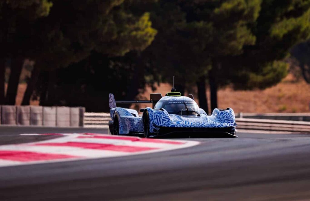 La vettura LMDh di Ford in azione al Paul Ricard