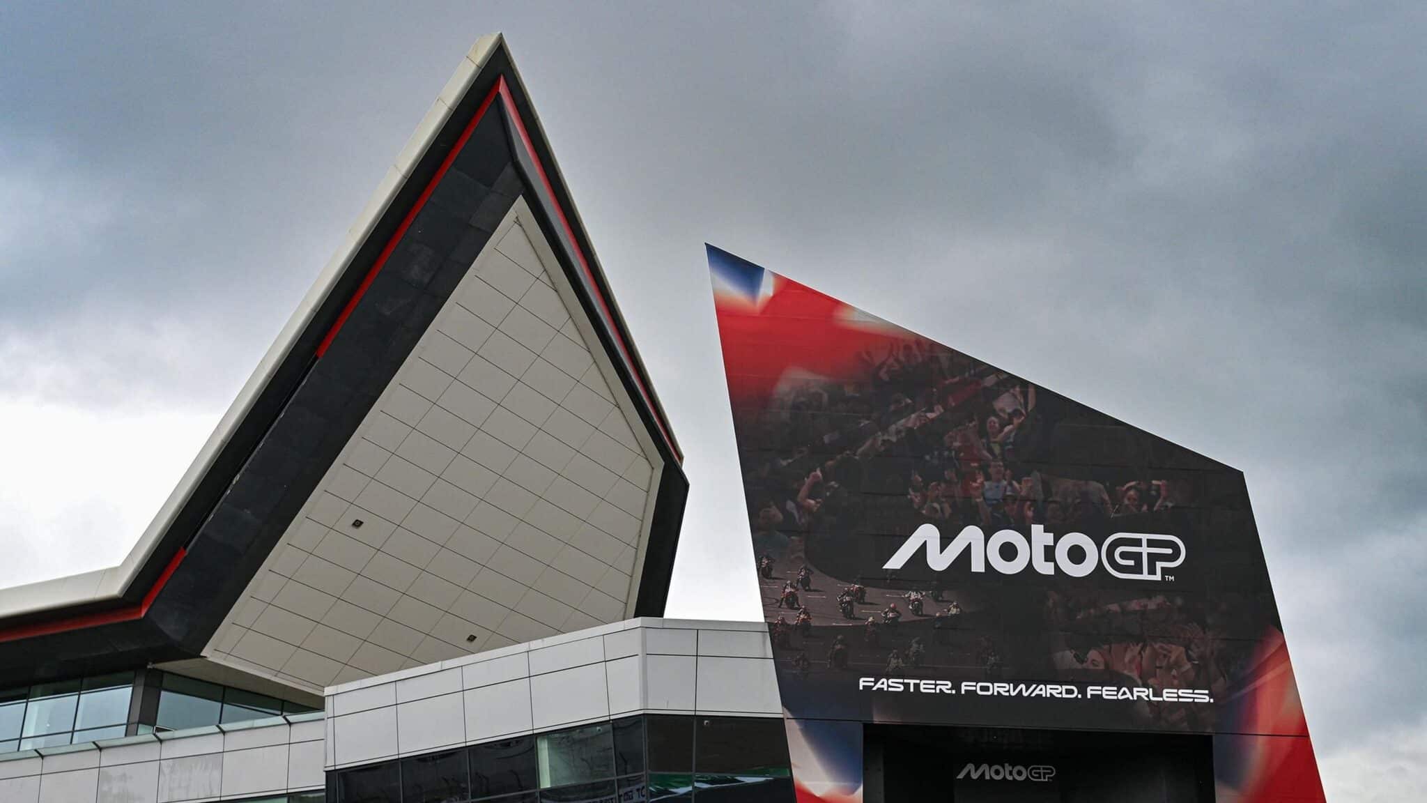La struttura box di Silverstone (© motogp.com)