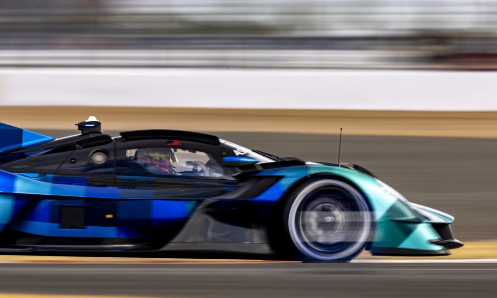 L'Aston Martin Valkyrie 2027 a Silverstone (© x.com/AMR_Official)