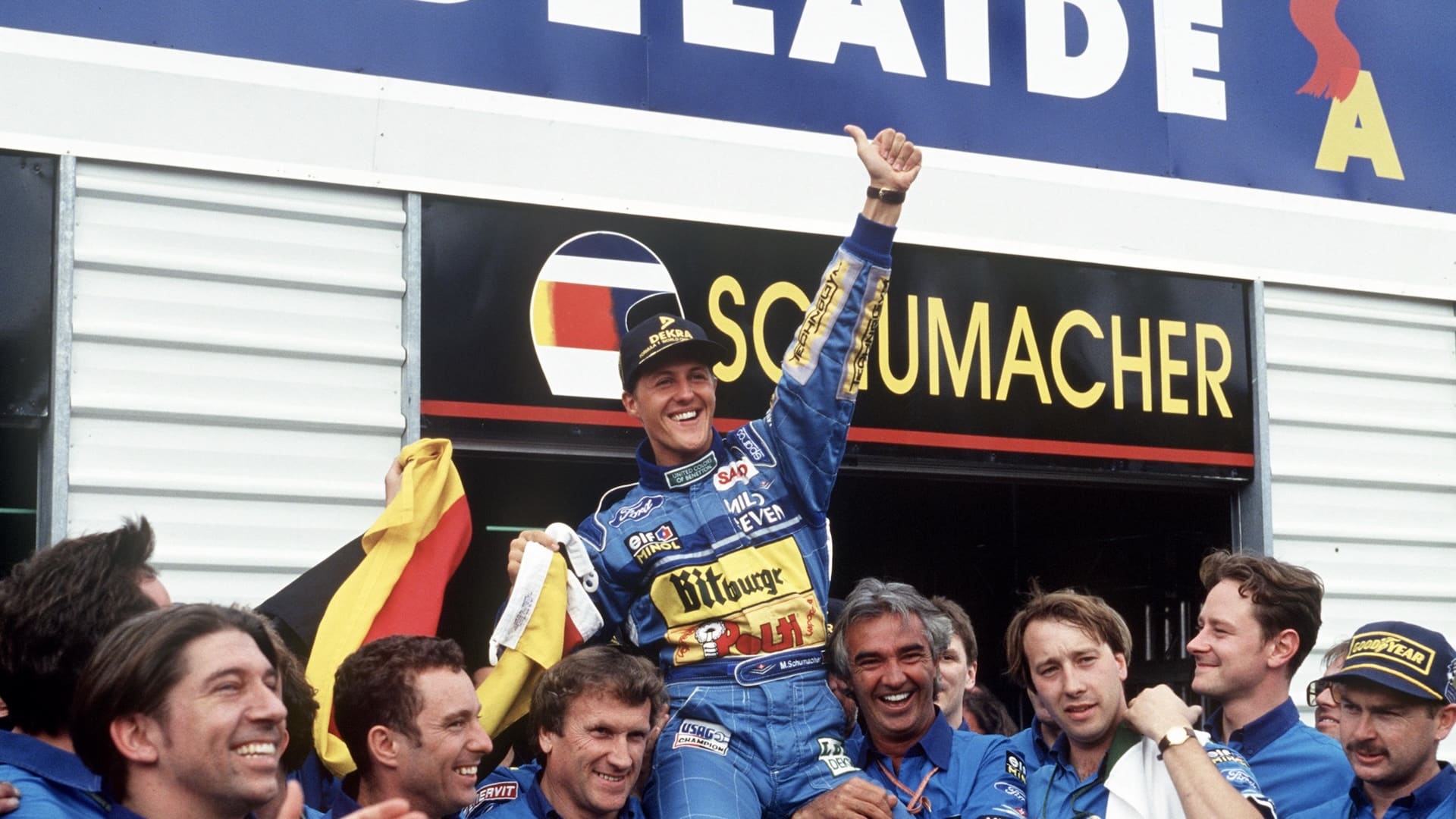 I festeggiamenti di Michael Schumacher ad Adelaide '94 (© Netflix)