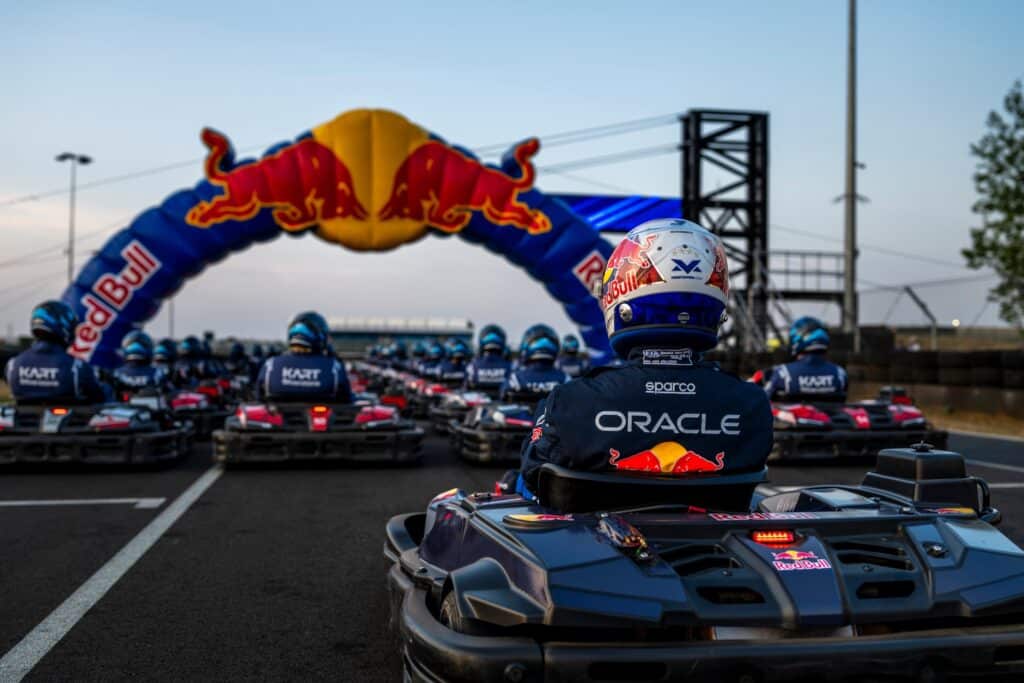 Max vs 100 (© Red Bull Content Pool)