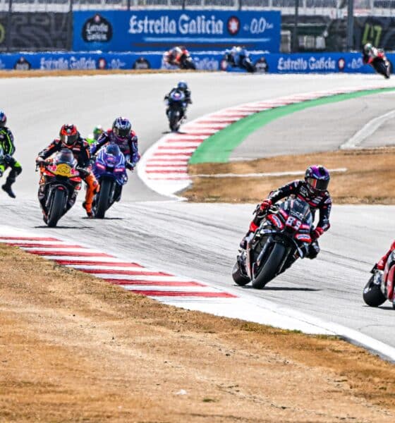 Piloti in pista a Silverstone (© motogp.com)