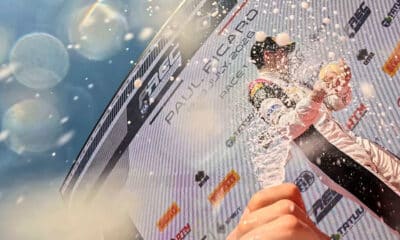 Emanuele Oliveri festeggia sul podio di Gara 1 a Le Castellet (© archiviofotografico.acisport.it)