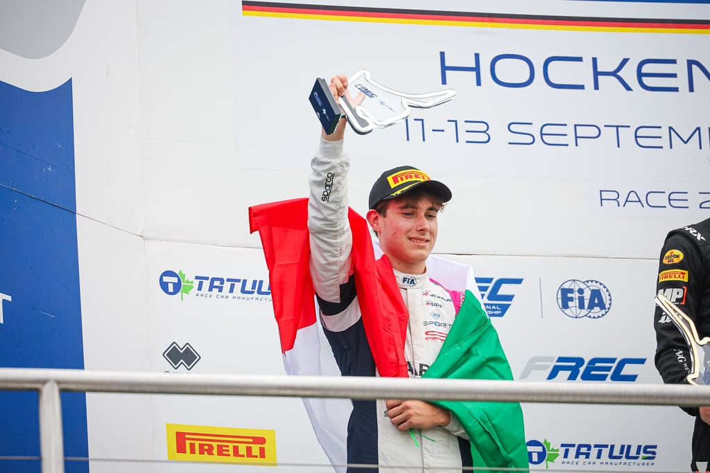 Emanuele Olivieri sul podio di Gara 2 ad Hockenheim è campione FREC 2026 (© archiviofotografico.acisport.it)