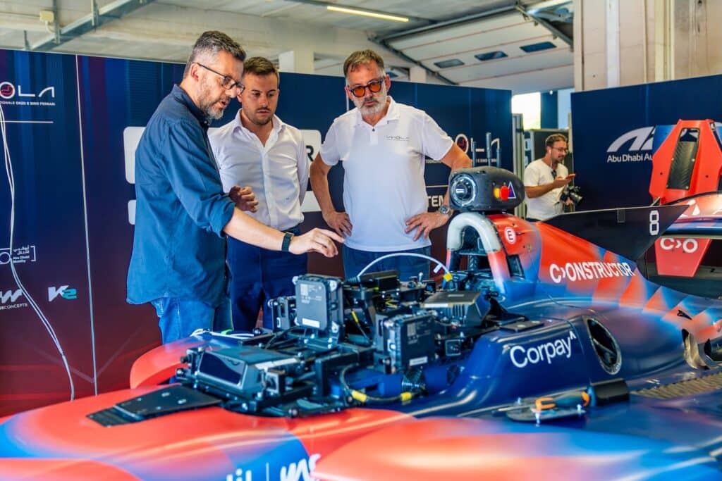 Il CEO di Aspire Stephane Timpano insieme al Sindaco di Imola Marco Panieri e al DG dell'Autodromo di Imola Pietro Benvenuti (© A2RL)