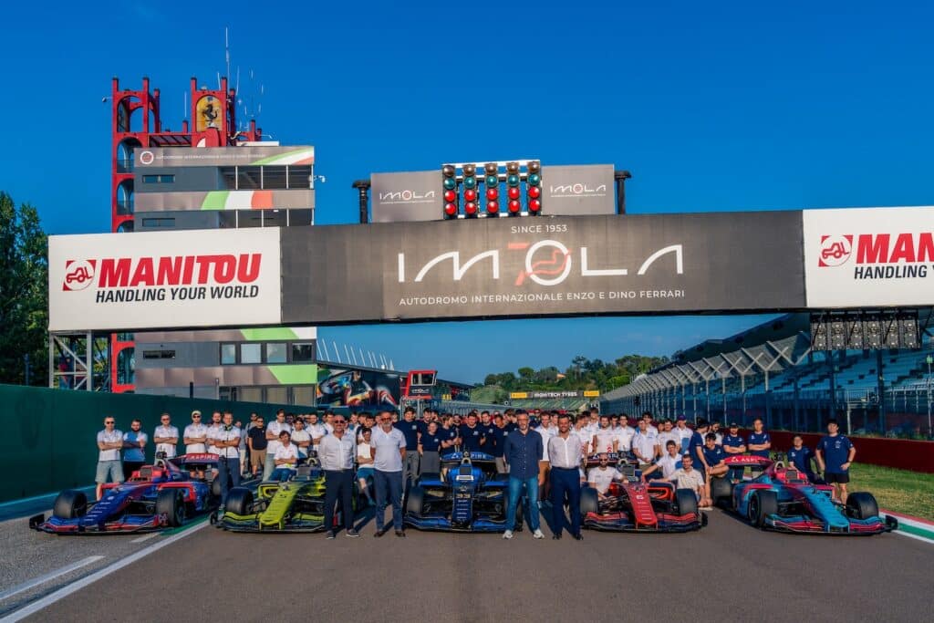 I cinque team A2RL che saranno presenti a Imola (© A2RL)