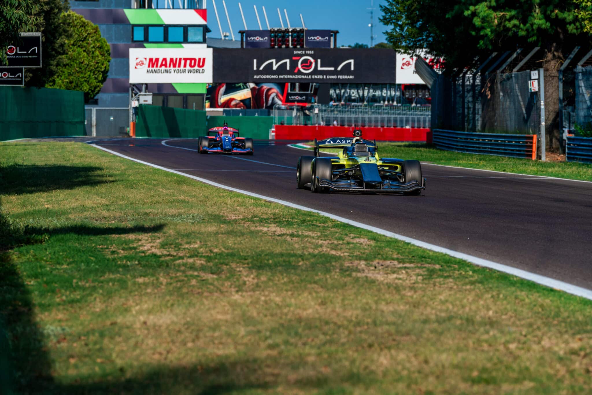 Le EAV-26 dell'A2RL sul rettilineo di Imola (© A2RL)