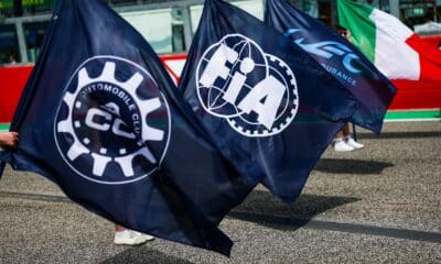 Bandiere ACO e FIA prima della 6 Ore di Imola 2026 (© FIA WEC / DPPI)