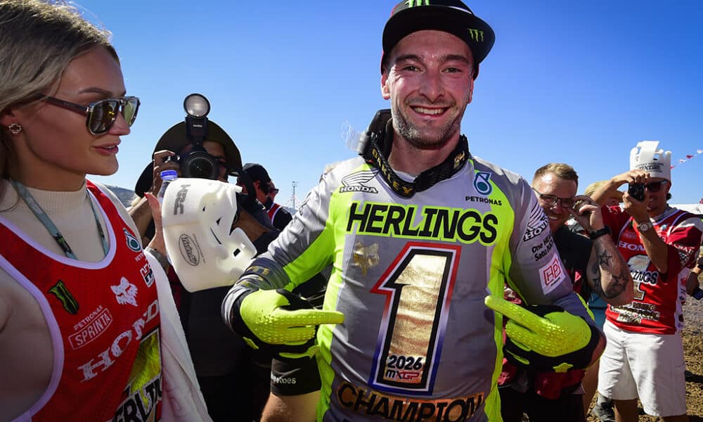 Jeffrey Herlings celebra la vittoria iridata MXGP in Turchia (© mxgp.com)