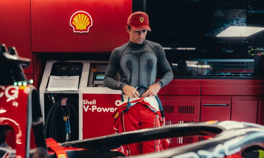 Charles Leclerc nei box di Monza (© Ferrari Media Centre)