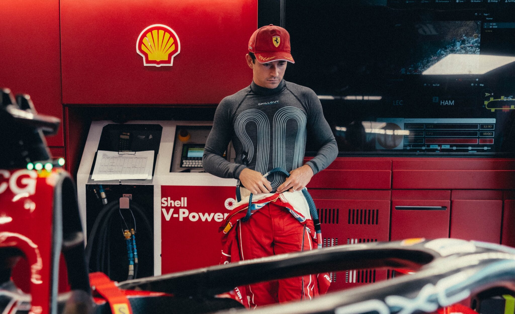 Charles Leclerc nei box di Monza (© Ferrari Media Centre)