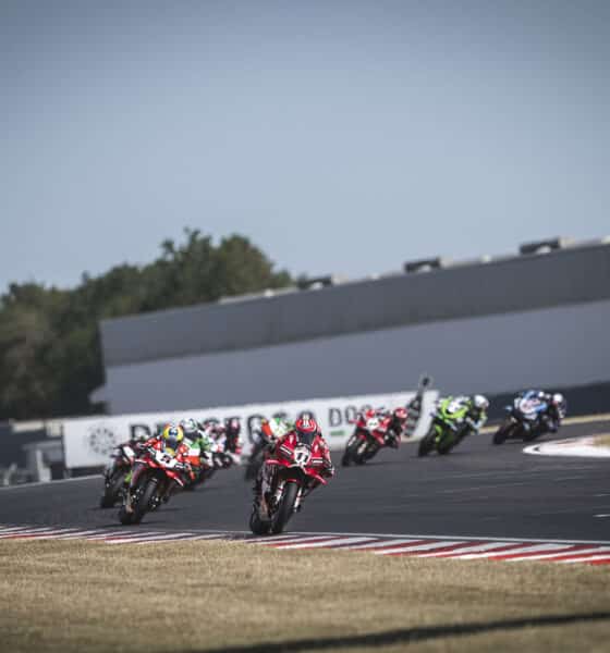 La SBK in azione a Donington Park